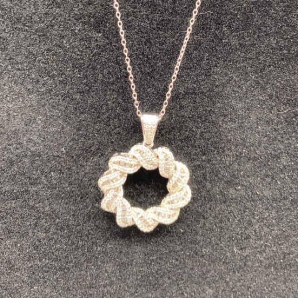 Elegant Sterling Silver Wreath Pendant Necklace